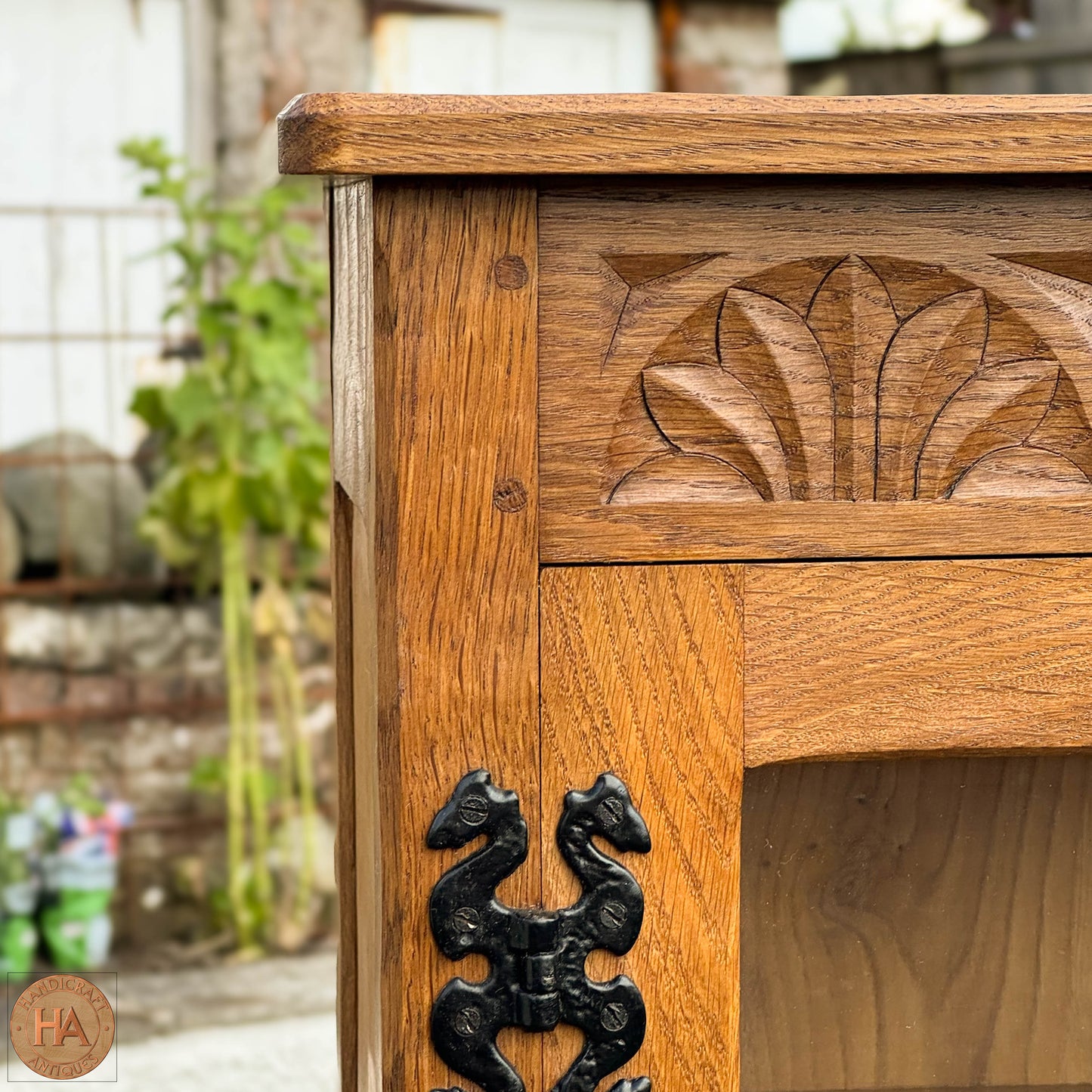 Alan 'Acornman' Grainger (Ex-Mouseman) Arts & Crafts Yorkshire School English Oak Dresser c. 1970.