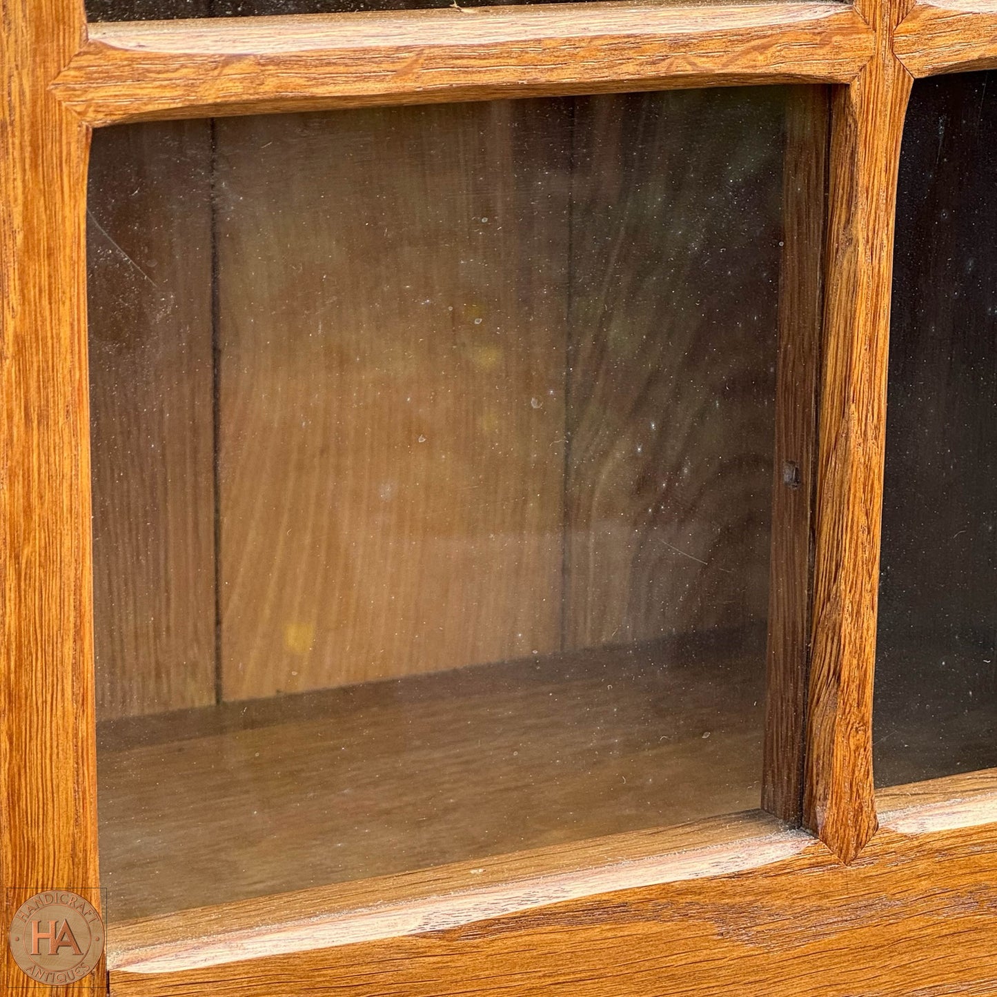 Alan 'Acornman' Grainger (Ex-Mouseman) Arts & Crafts Yorkshire School English Oak Dresser c. 1970.