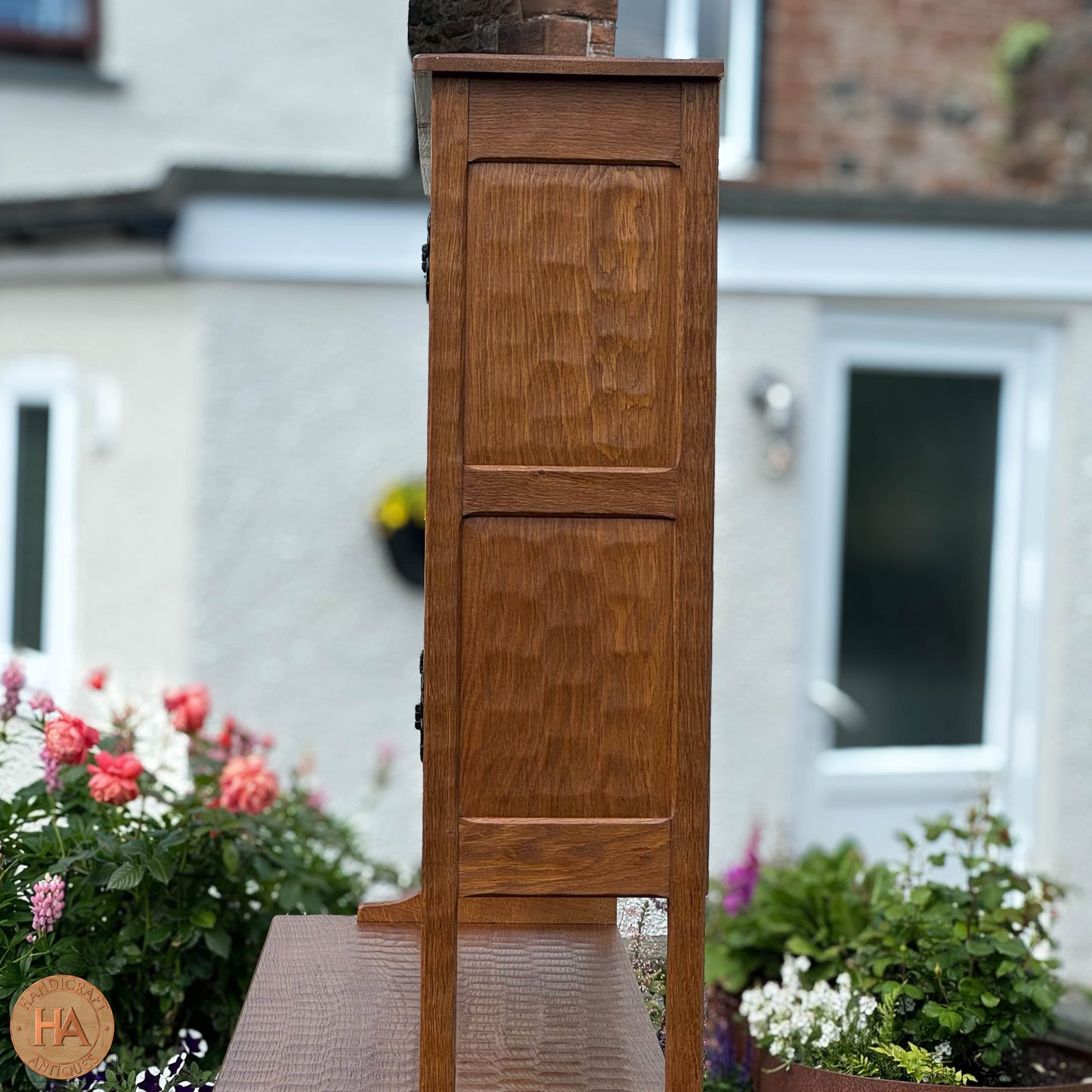 Alan 'Acornman' Grainger (Ex-Mouseman) Arts & Crafts Yorkshire School English Oak Dresser c. 1970.