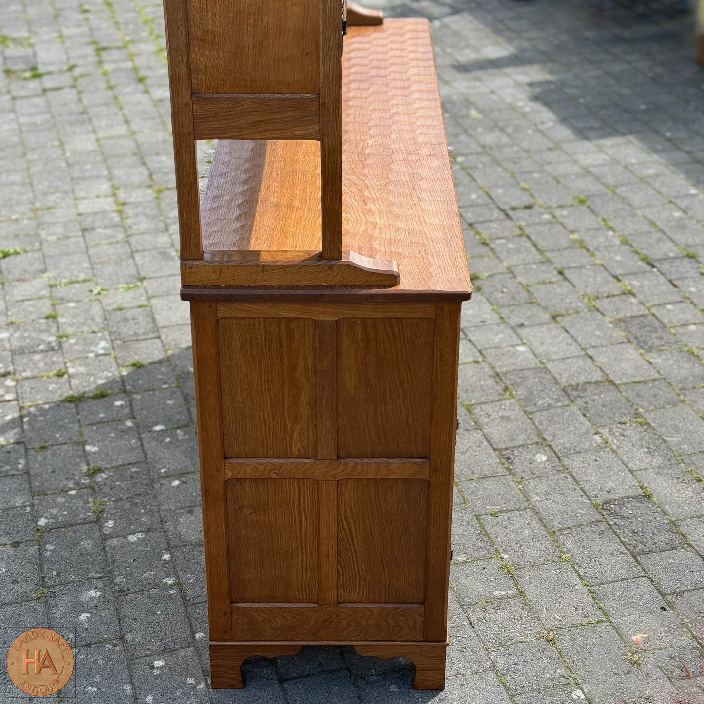 Alan 'Acornman' Grainger (Ex-Mouseman) Arts & Crafts Yorkshire School English Oak Dresser c. 1970.