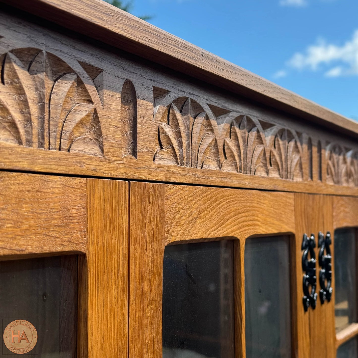 Alan 'Acornman' Grainger (Ex-Mouseman) Arts & Crafts Yorkshire School English Oak Dresser c. 1970.