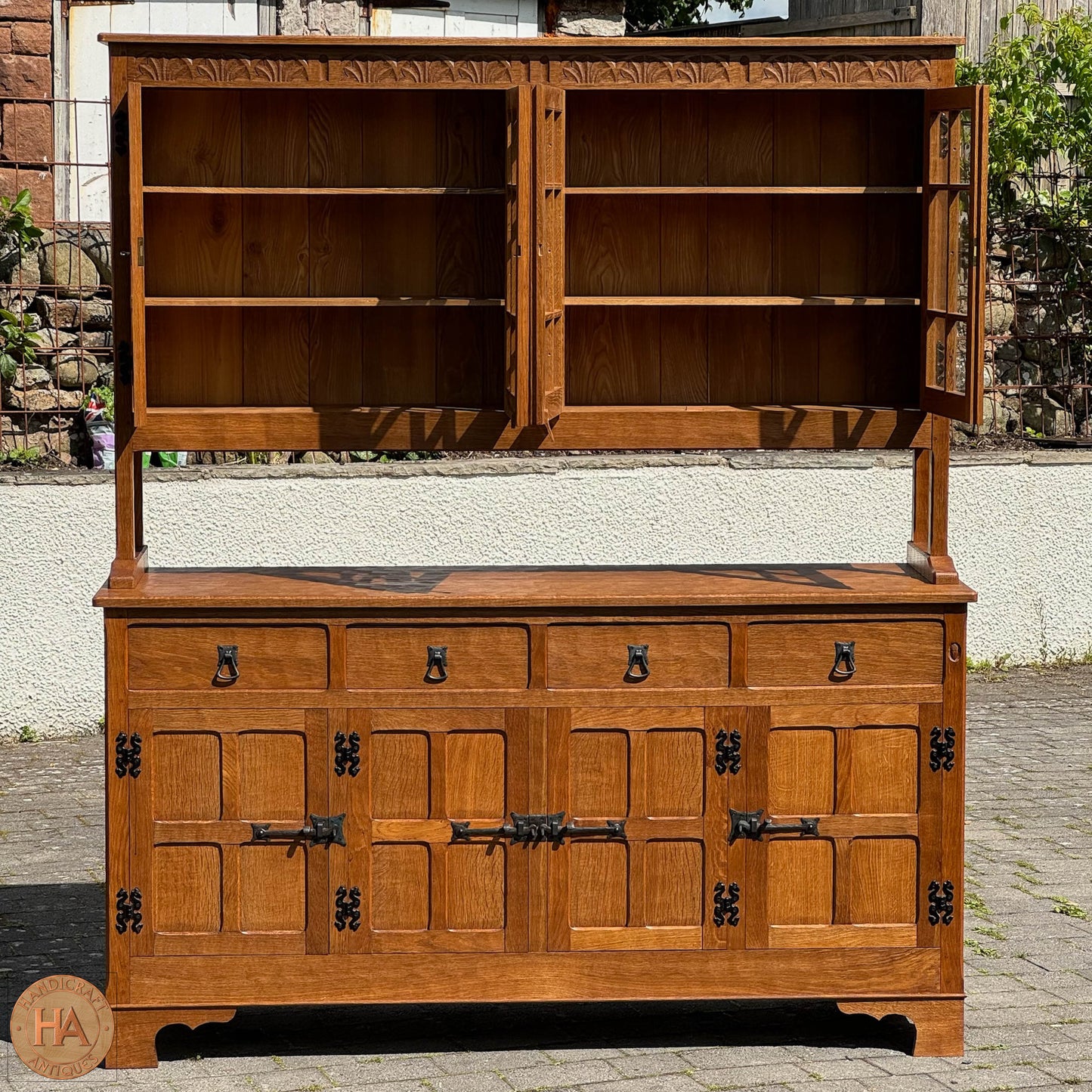 Alan 'Acornman' Grainger (Ex-Mouseman) Arts & Crafts Yorkshire School English Oak Dresser c. 1970.