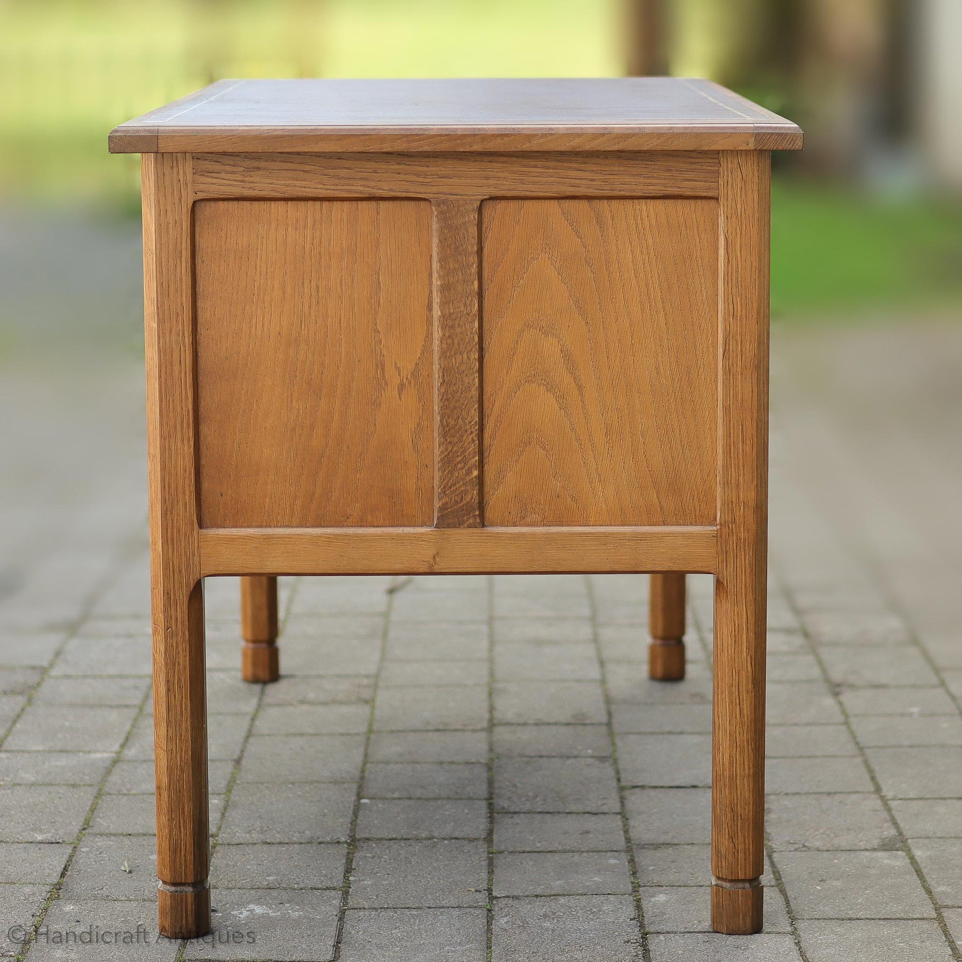 Alan 'Acornman' Grainger (Ex-Mouseman) Arts & Crafts Yorkshire School Oak Desk.